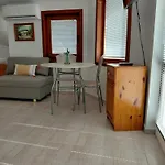 Apartment студиа мансарда ненови