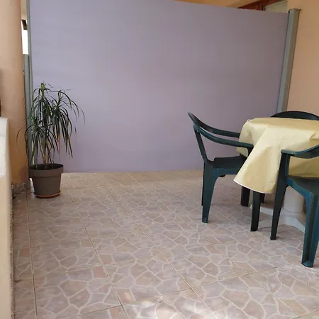 студиа мансарда ненови Apartment Pomorie