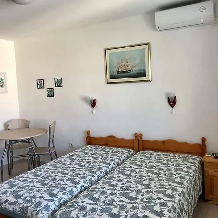 студиа мансарда ненови Apartment *