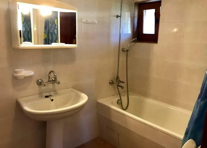 студиа мансарда ненови Apartment Pomorie